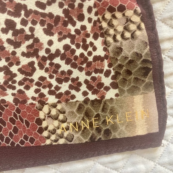 ANNE KLEIN vintage silk bandanna - Picture 11 of 12